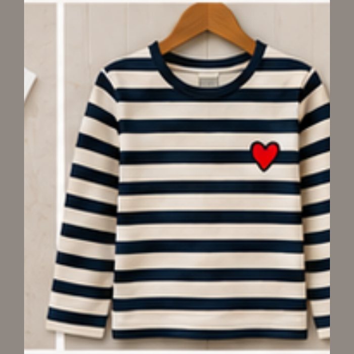 Marinière au cœur — rayures marine